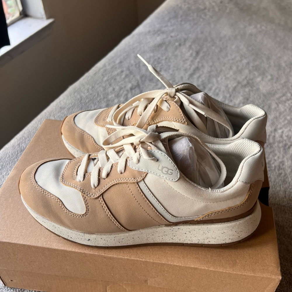 NEW UGG WOMEN RETAINER SIZE: 7 SNEAKERS